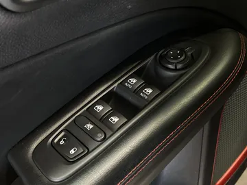 2017 Jeep Compass - image 24