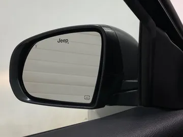 2017 Jeep Compass - image 20