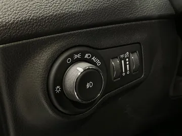 2017 Jeep Compass - image 31