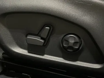 2017 Jeep Compass - image 19