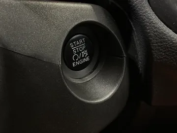 2017 Jeep Compass - image 23