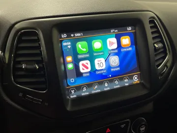 2017 Jeep Compass - image 8