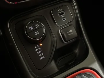 2017 Jeep Compass - image 28