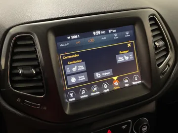 2017 Jeep Compass - image 25