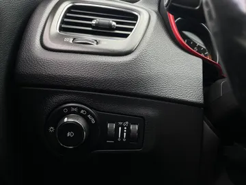 2018 Jeep Compass - image 30