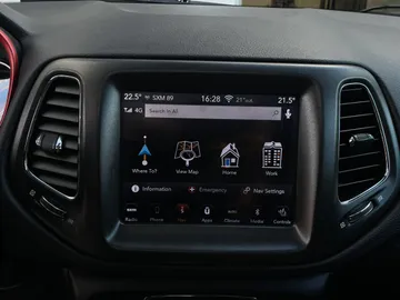 2018 Jeep Compass - image 20