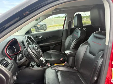 2018 Jeep Compass - image 9