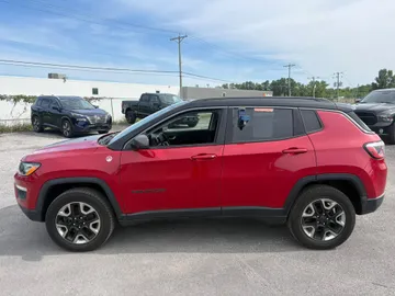 2018 Jeep Compass - image 4
