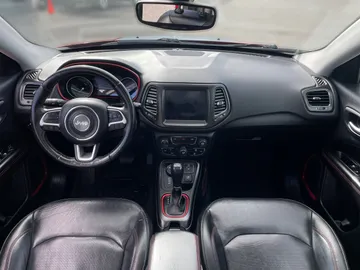 2018 Jeep Compass - image 4
