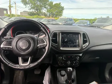 2018 Jeep Compass - image 11