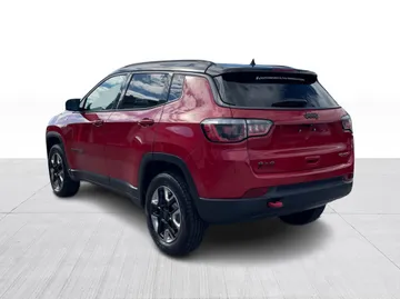 2018 Jeep Compass - image 12