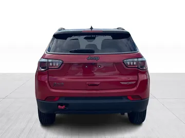 2018 Jeep Compass - image 13