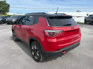2018 Jeep Compass - image 6