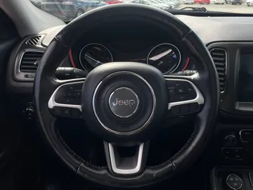 2018 Jeep Compass - image 19