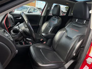 2018 Jeep Compass - image 3
