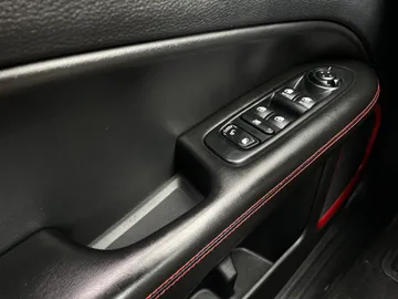 2018 Jeep Compass - image 24