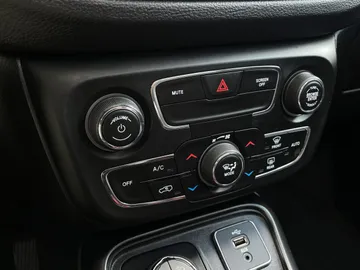 2018 Jeep Compass - image 22