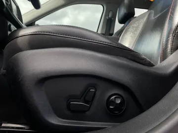 2018 Jeep Compass - image 25