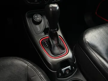 2018 Jeep Compass - image 28