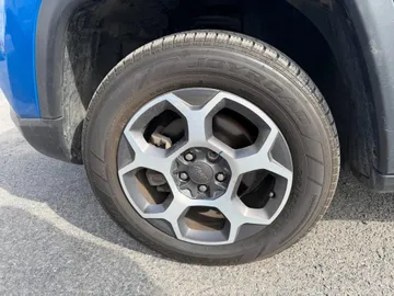 2022 Jeep Compass - image 7