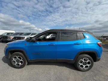 2022 Jeep Compass - image 4