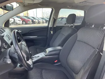 2016 Dodge Journey - image 3