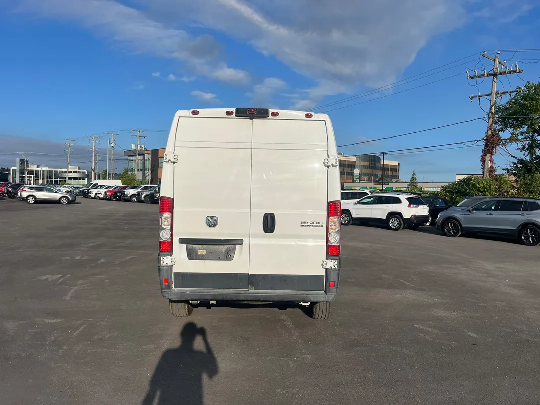 2026 Ram ProMaster Cargo Van SLT, photo 5