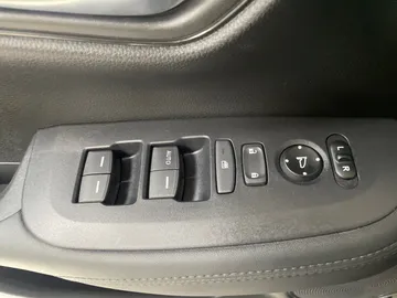 2025 Honda HR-V - image 23