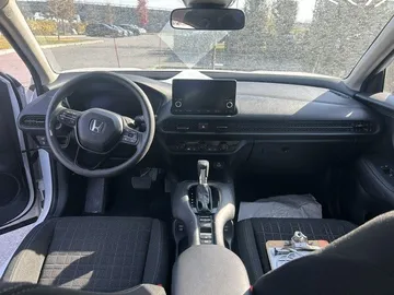 2025 Honda HR-V - image 8