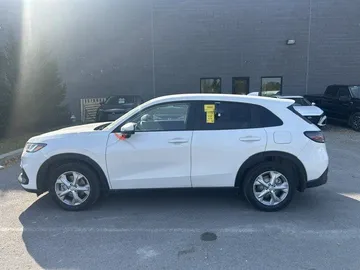 2025 Honda HR-V - image 4