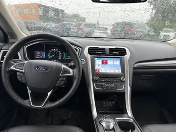 2018 Ford Fusion Energi - image 11