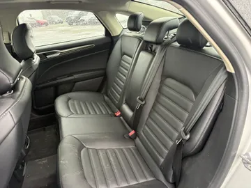 2018 Ford Fusion Energi - image 10