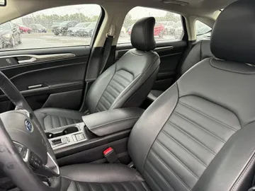 2018 Ford Fusion Energi - image 9
