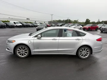 2018 Ford Fusion Energi - image 4