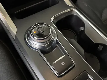 2020 Ford Fusion Energi - image 25