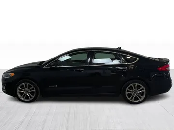 2019 Ford Fusion Hybrid - image 10