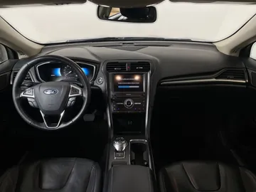 2019 Ford Fusion Hybrid - image 4
