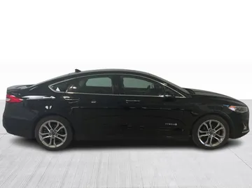 2019 Ford Fusion Hybrid - image 2