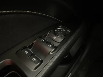 2019 Ford Fusion Hybrid - image 25