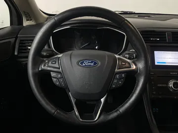 2019 Ford Fusion Hybrid - image 18