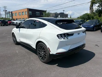 2022 Ford Mustang Mach-E - image 7