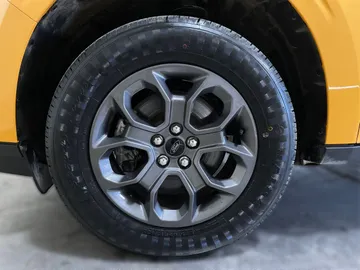 2023 Ford Maverick - image 7