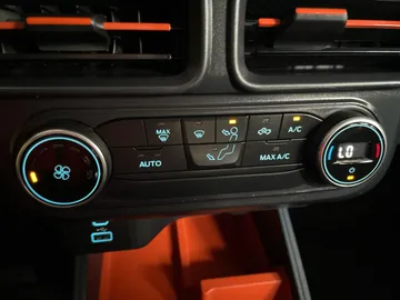 2022 Ford Maverick - image 19