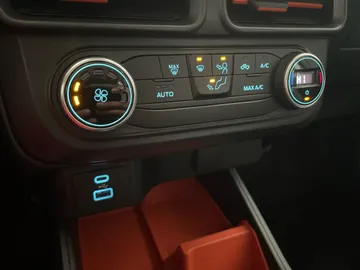 2022 Ford Maverick - image 22