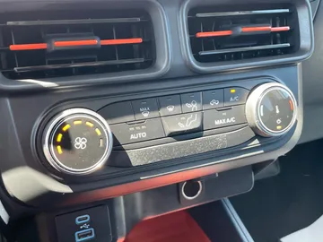 2023 Ford Maverick - image 20