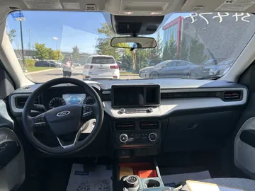 2022 Ford Maverick - image 9