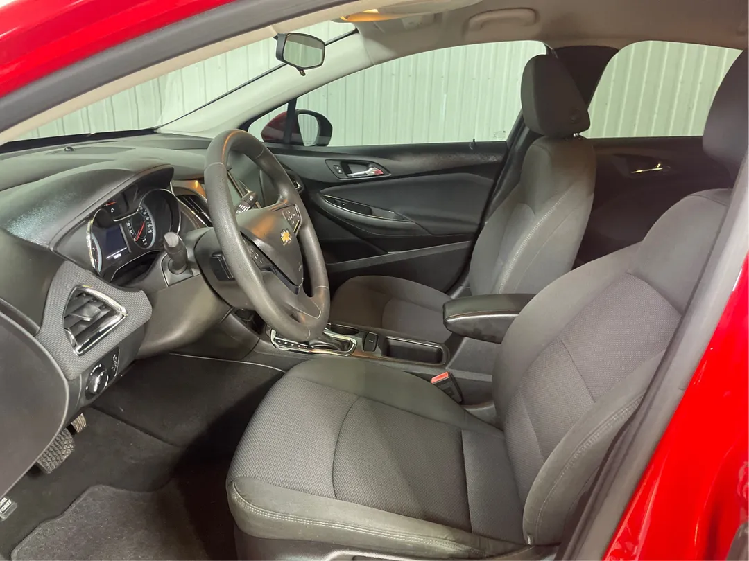 2017 Chevrolet Cruze — photo 3