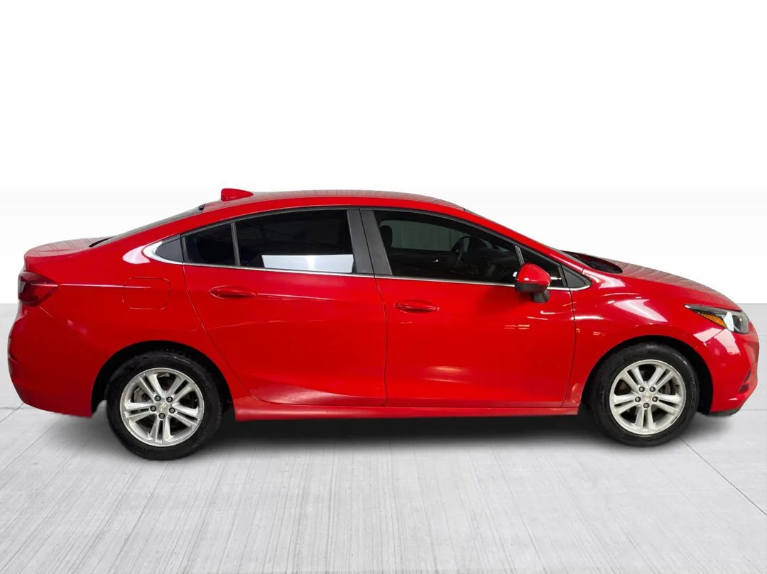 2017 Chevrolet Cruze — photo 2