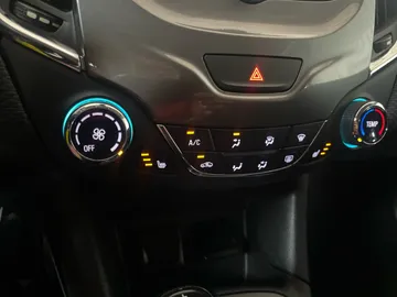 2017 Chevrolet Cruze - image 19
