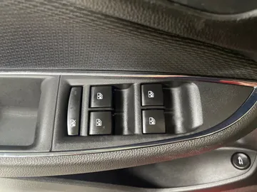 2017 Chevrolet Cruze - image 20